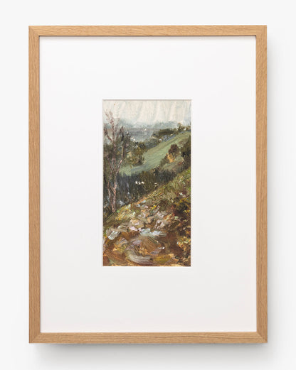Une rivière coule à travers